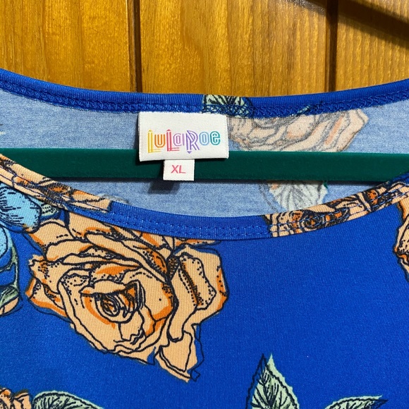 LulaRoe Blue with Roses Top XL - Picture 2 of 3